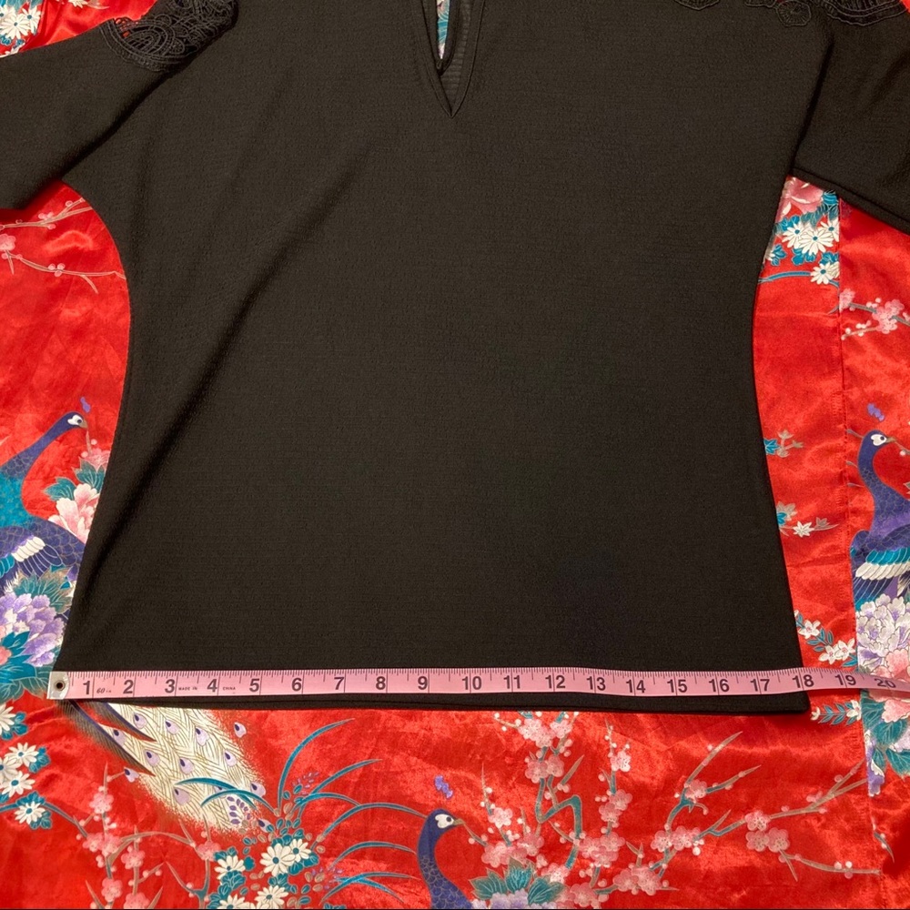 Flattering Cold Shoulder Top - Picture 6 of 10